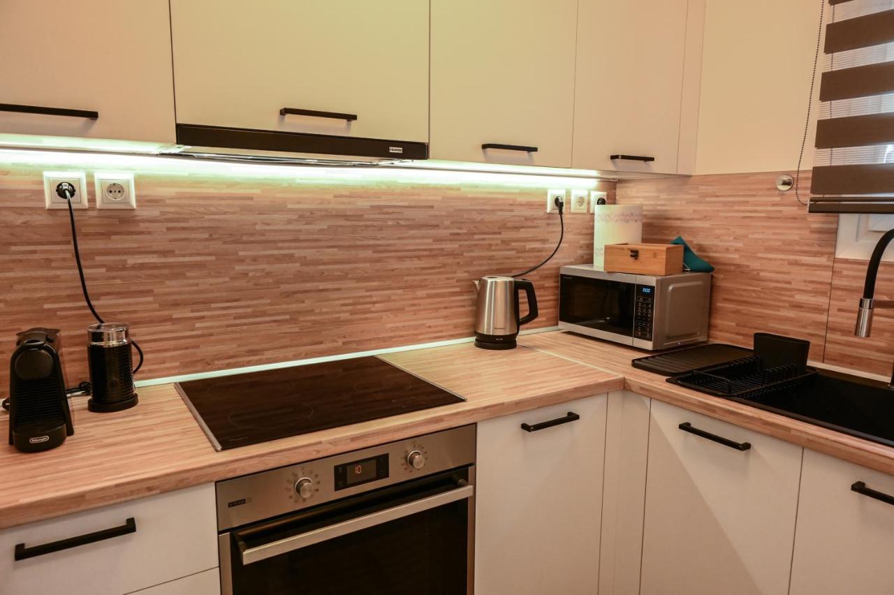 Larisa Hospitality I - Roof Top Apartment - With Free Parking Exteriör bild