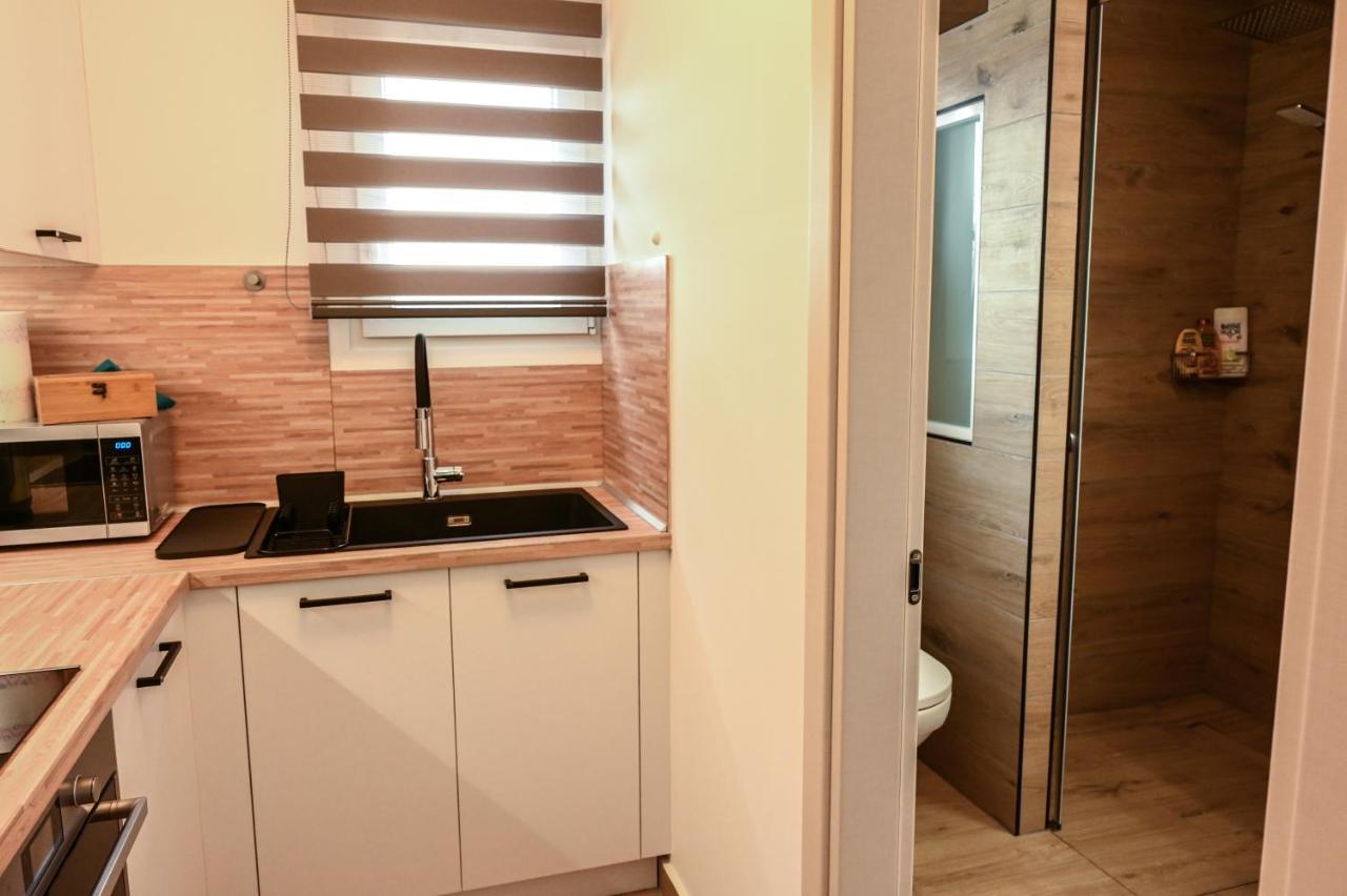 Larisa Hospitality I - Roof Top Apartment - With Free Parking Exteriör bild