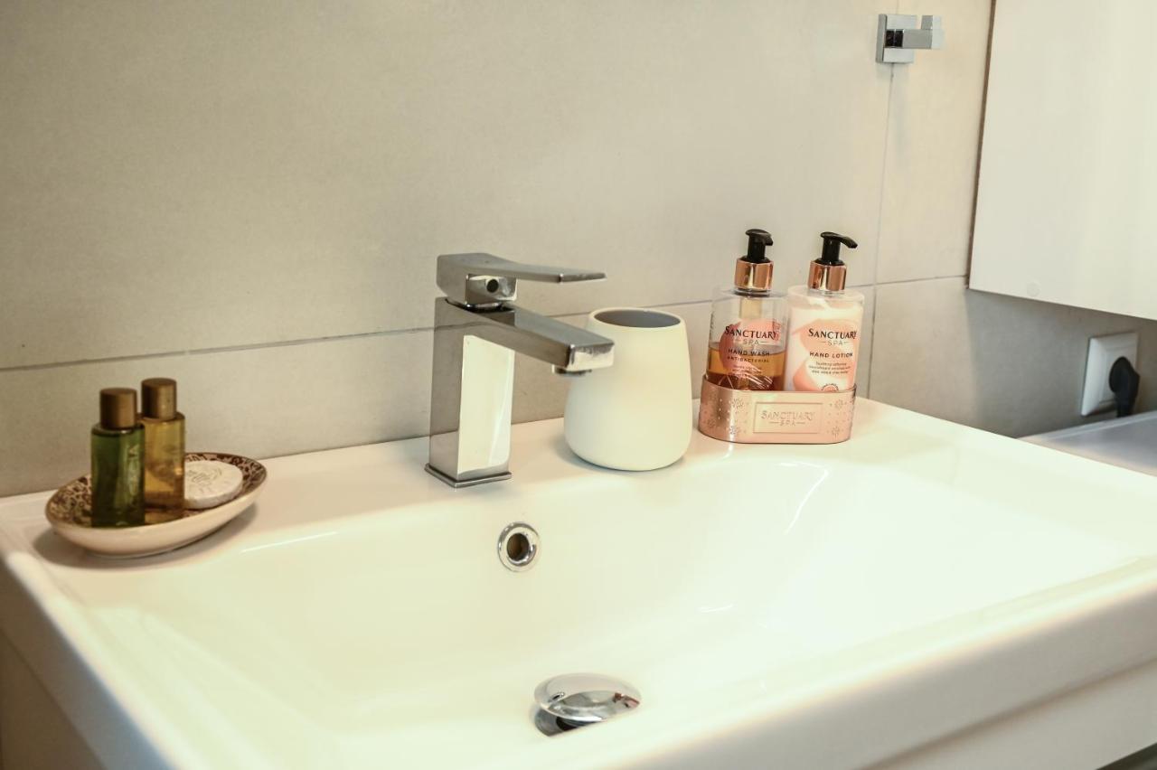 Larisa Hospitality I - Roof Top Apartment - With Free Parking Exteriör bild